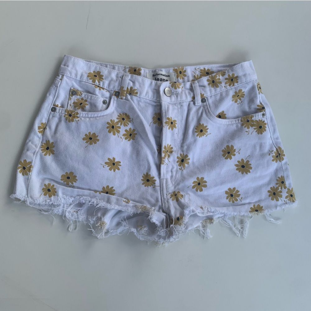 Reformation Short Women’s 27 Charlie High Rise Jean White Daisy Floral Print